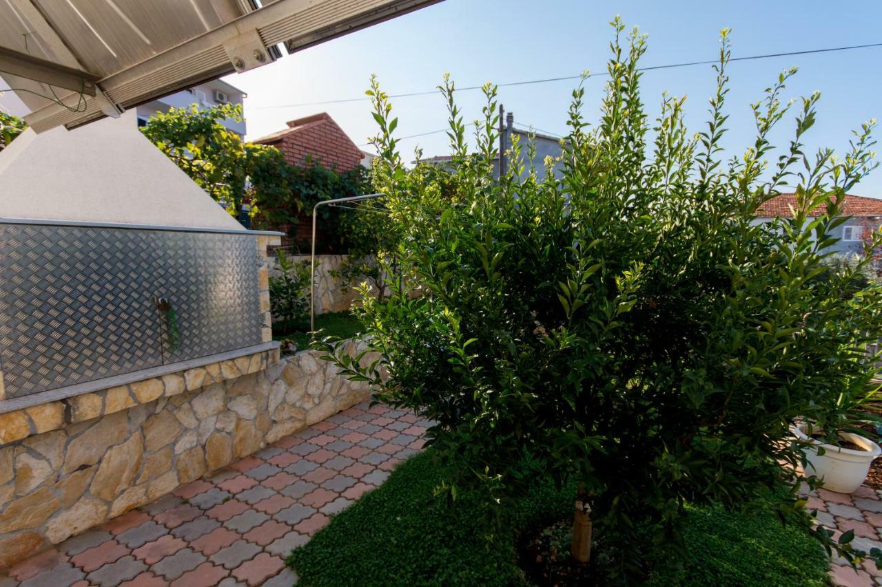 Apartments Cavar Trogir Exterior photo